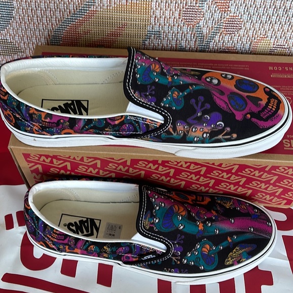Vans Classic Slip-On
Trippy Drip Black Multi
VNOA7Q5DOZB
Men’s sneakers - Picture 3 of 16